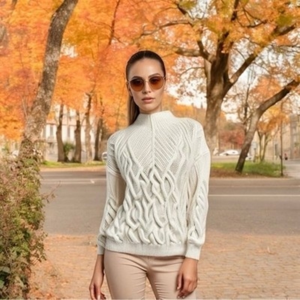 Ann Taylor Women’s Ivory Wool Cable Knit Turtleneck Sweater Relaxed Fit Sz M EXC